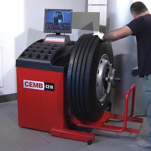 Cemb, Cemb C218 Truck and Bus Wheel Balancer w/ Pneumatic Lift